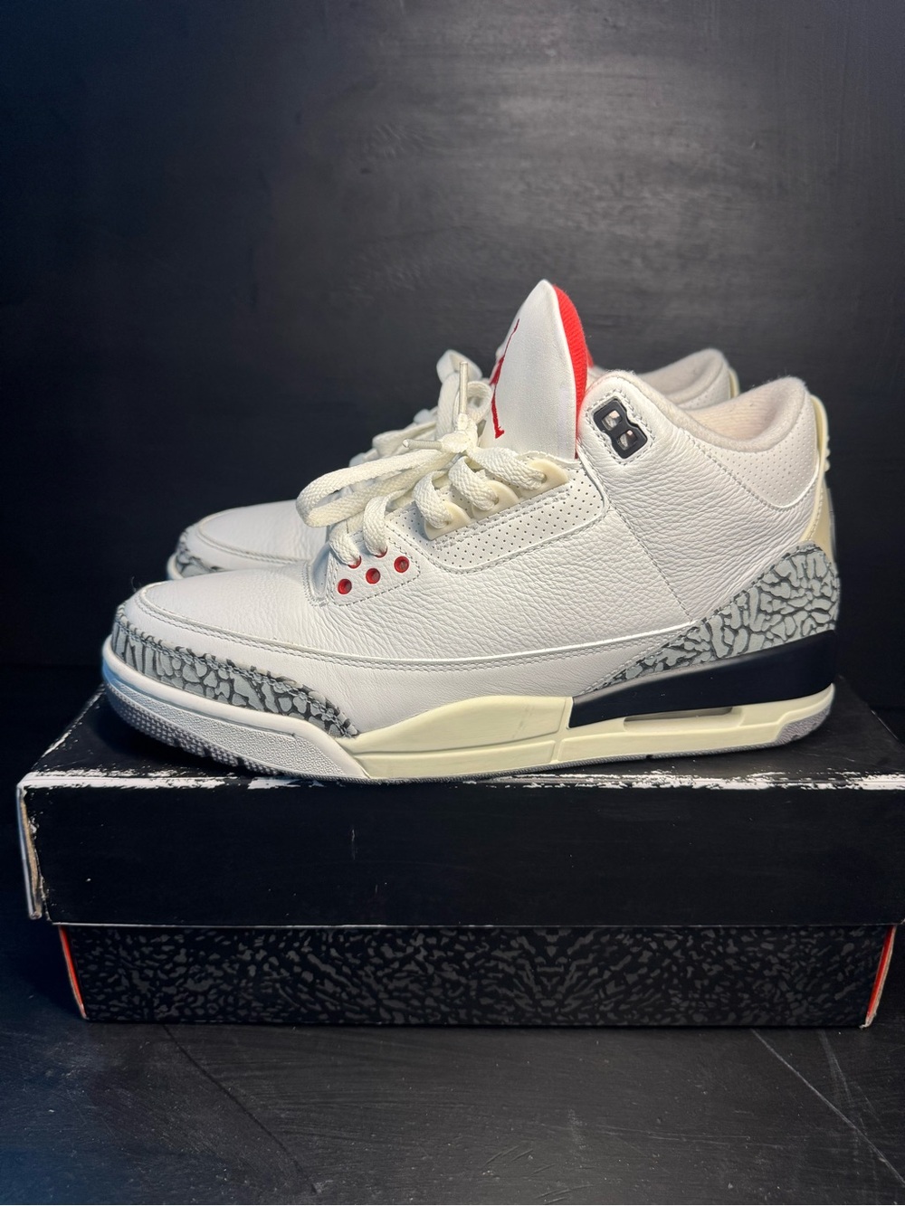Classic Jordan 3 Men’s Leather Basketball Sneakers with Grey Elephant Print - Picture 3 of 5